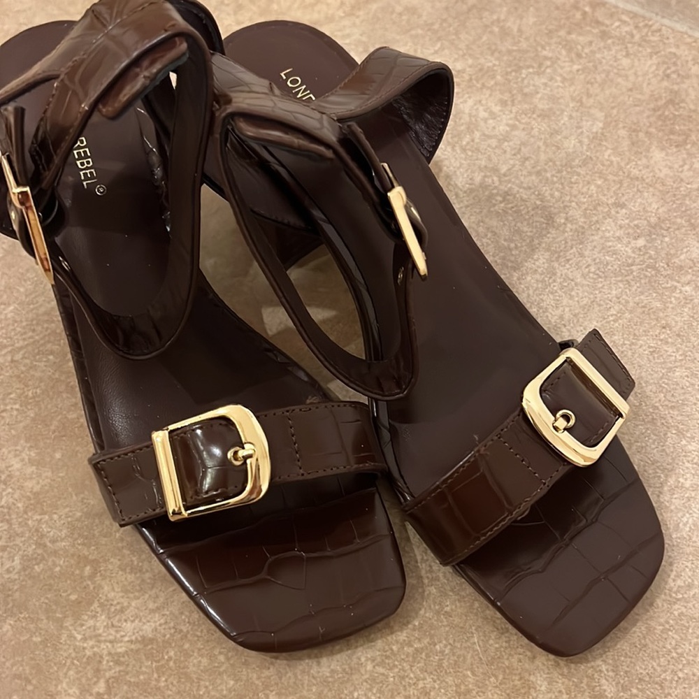 ✨✨London Rebel Block Heel Sandals NWOT